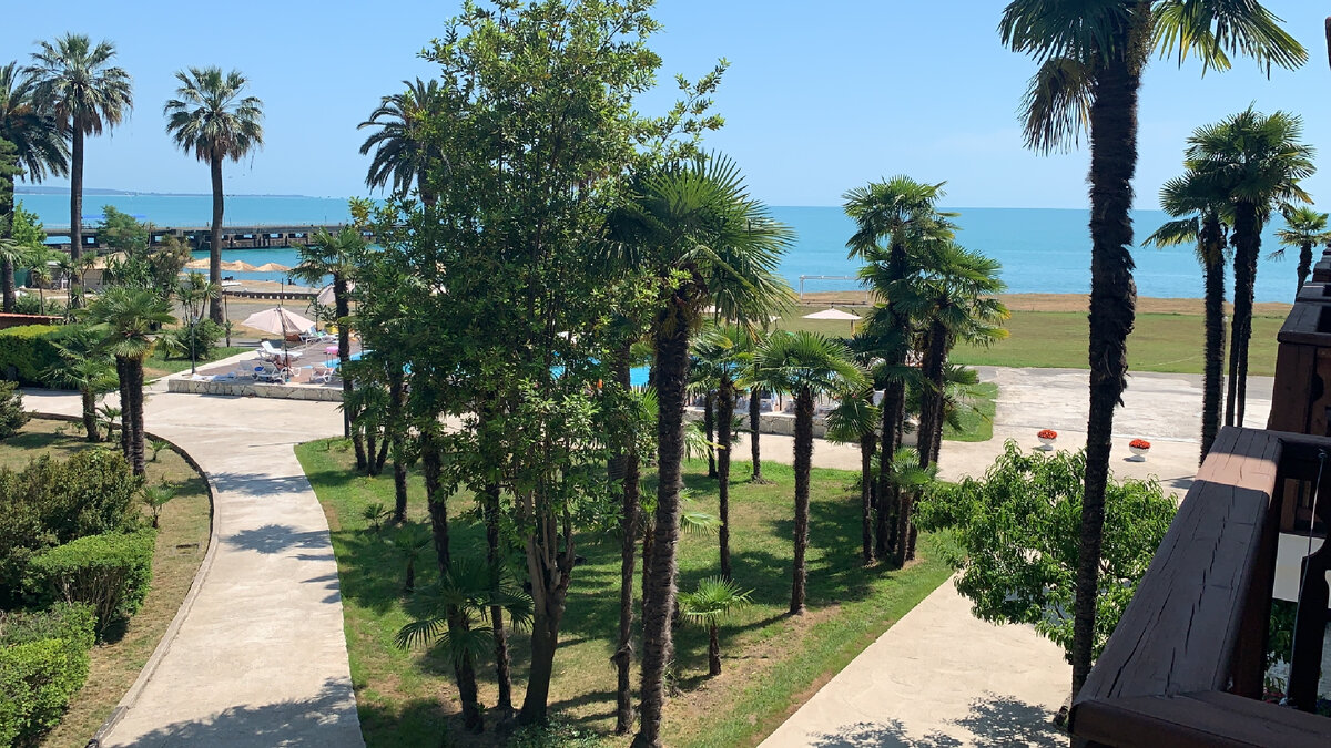 Абаата с балкона отеля