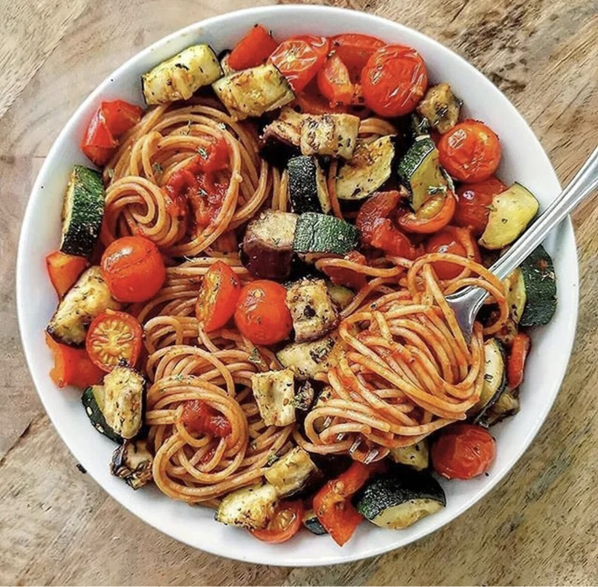 Спагетти с перцем. Макароны с овощами. Паста с овощами. Вермишель с овощами. Спагетти с овощами на сковороде.