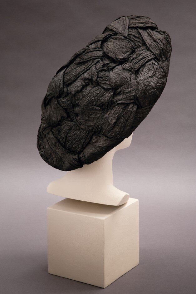 Rose Valois, Париж, шляпка из папиросной бумаги, 1930, FIDM Museum, Лос- Анджелес, официальный сайт - www.fidmmuseum.org 