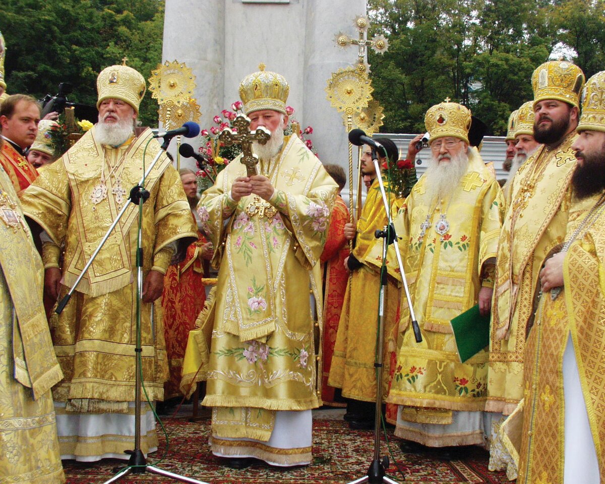 Крестный ход и освящение памятника Божией Матери