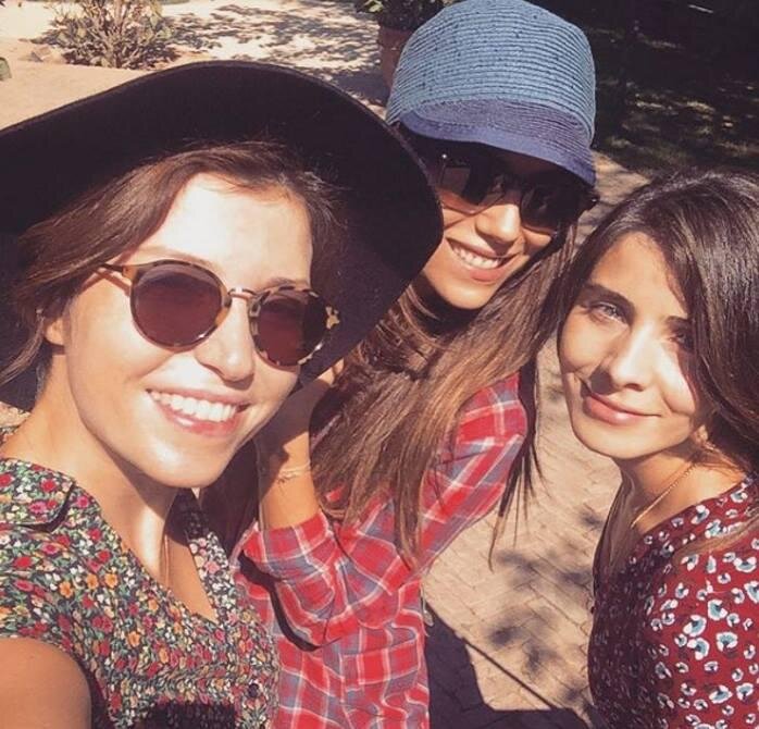 Джансу Дере с Сельмой Эргеч и Нур Феттахоглу. Фото: Instagram.com/cansudere