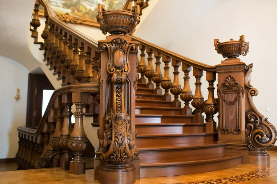 Красивые деревянные лестницы. Лестница деревянная резная. Эксклюзивные лестницы из дерева. Шикарные лестницы из дерева.