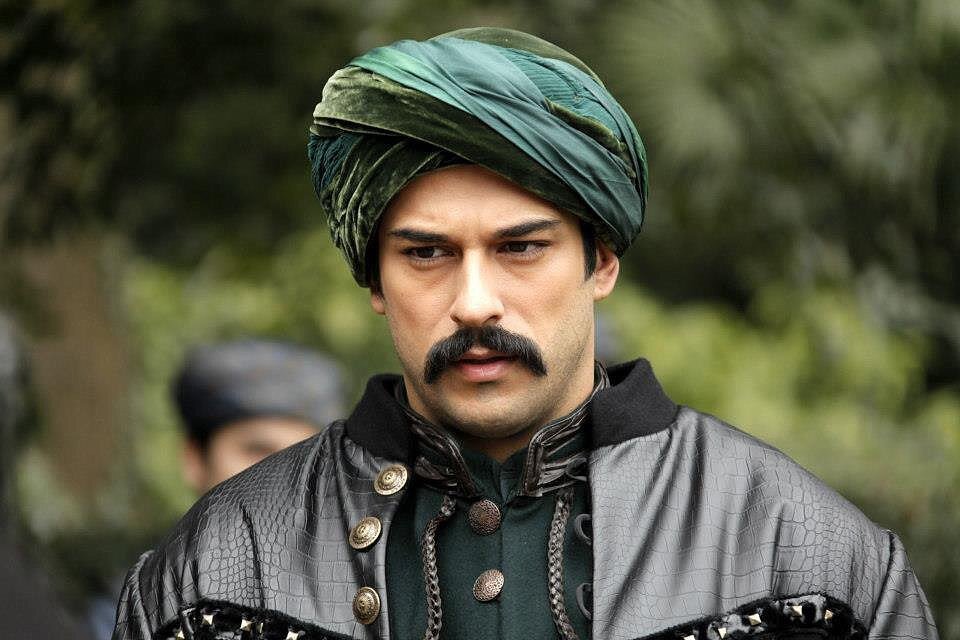 Бурак Озчивит 