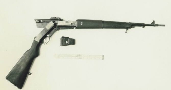 Выкопировка из наставления по обращению с винтовкой ZH-29, 1930-й год. Обратите внимание - здесь используется "переломная схема". Которую потом позаимствуют в немецком "Штурмгевере" и в бельгийской ФН ФАЛ. Но что-то никто не верещит, что немцы и бельгийцы "украли" идею у Холека. А Холек до этого "украл" ее у Шмайссера.