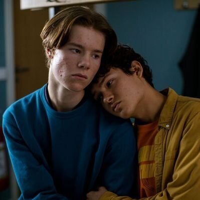 Кадр из сериала"Молодые монархи"