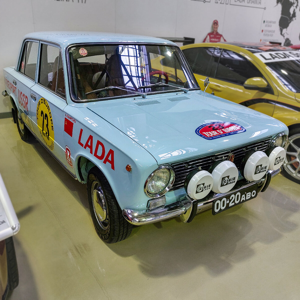 Гоночный ВАЗ 2101, который с филигранной точностью повторяет оригинальный автомобиль 1971-ого года.