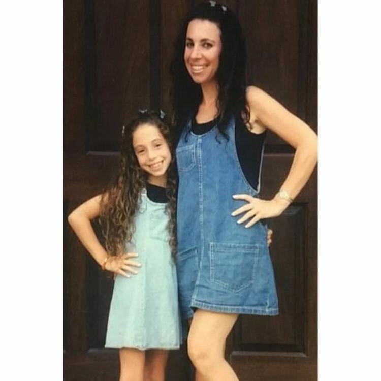 фото источник cherhubsher. Маленькая Шер (дочь) и ее мама Доун