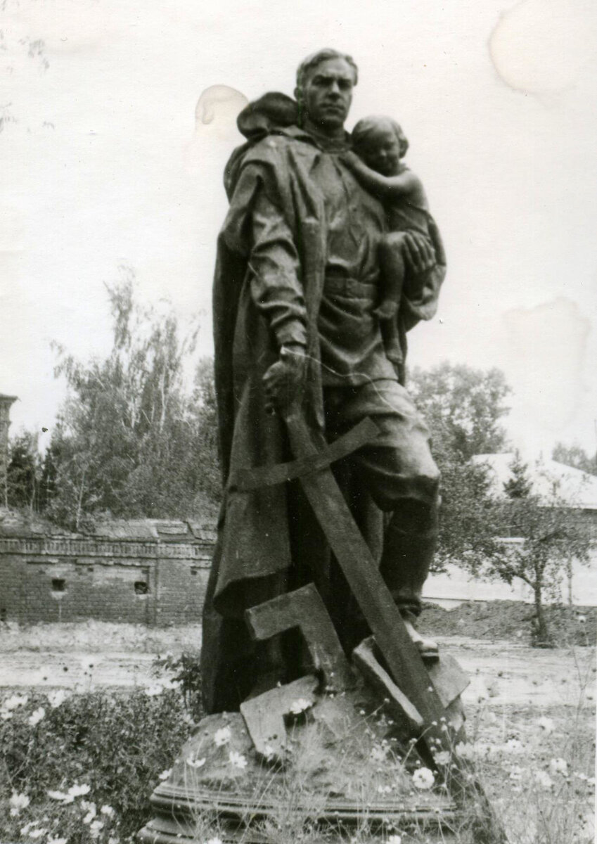 "Воин-освободитель"