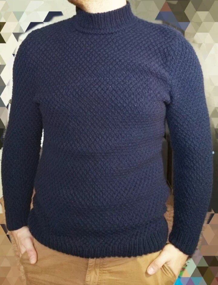Синий свитер