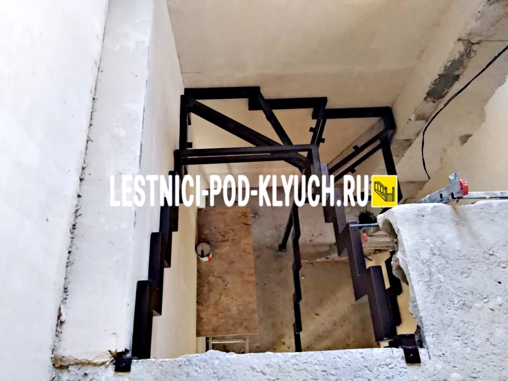 Принимаем звонки: пн-вс с 8:00 до 21:00 (8 499 490-72-90). Электронная почта: info@lestnici-pod-klyuch.ru