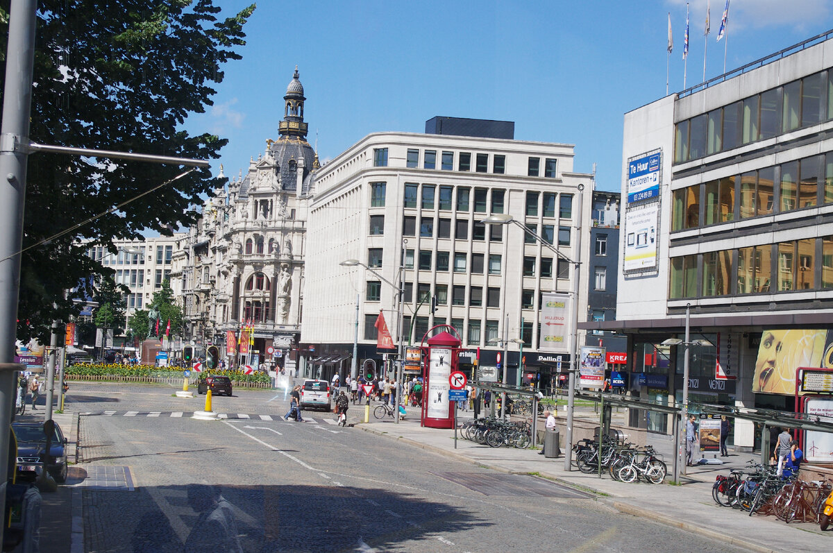 Улочки Антверпена, вид со второго этажа автобуса.