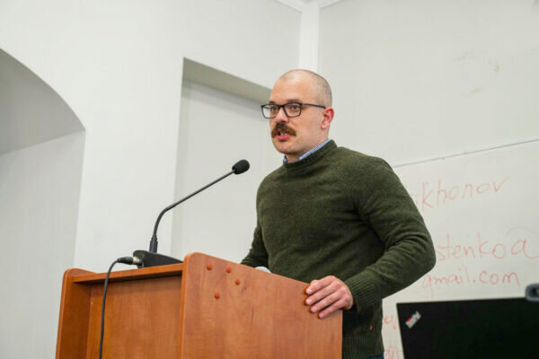    Михаил МЕЛЬНИЧЕНКО выступает за супервключенное участие педагога в архивной деятельности