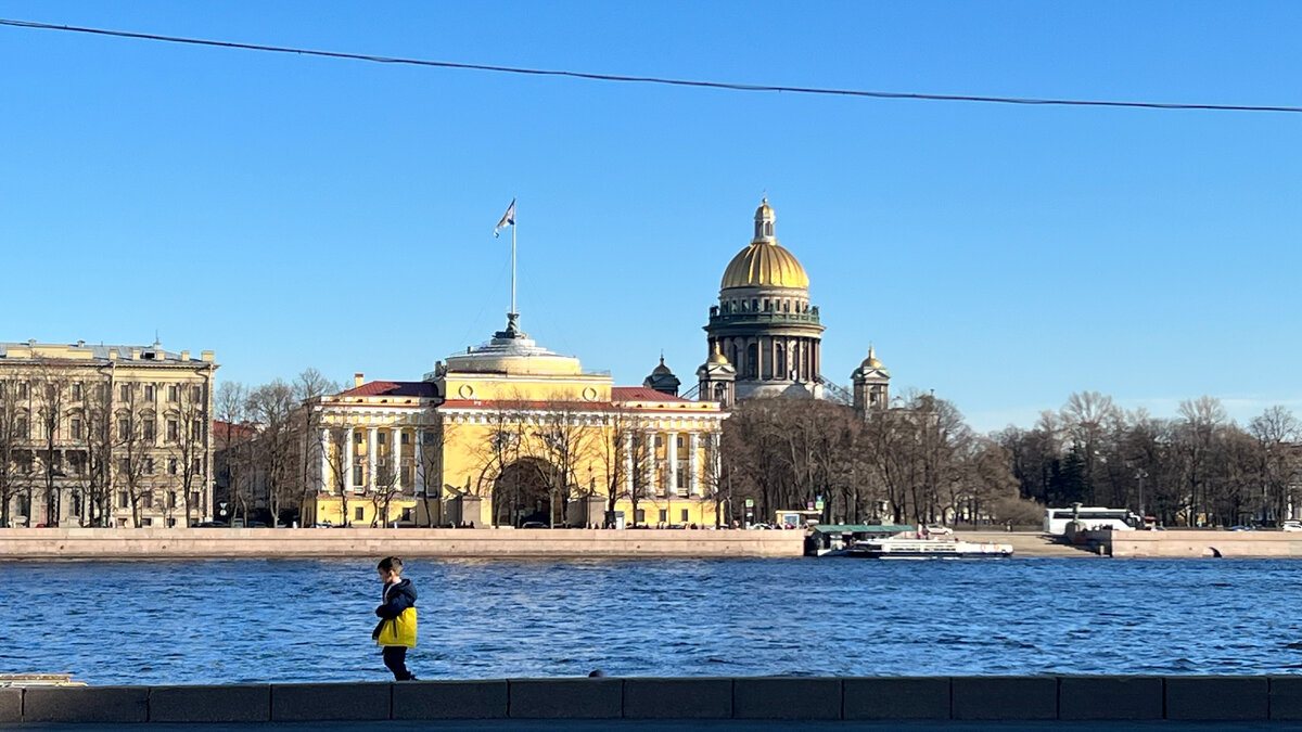 Вид на Исаакиевский собор и Адмиралтейство. ХХI век.