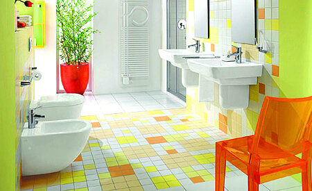 Не стоит бояться экспериментировать с интерьером ванной комнаты — яркая плитка и необычные детали способны превратить ее в самое привлекательное помещение дома