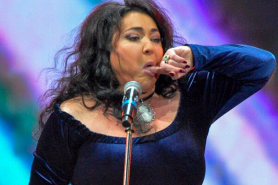 И не только Лолита чудила на публике, коих у нас половину звезд, которые "чем ни чем" привлечь к себе внимание.