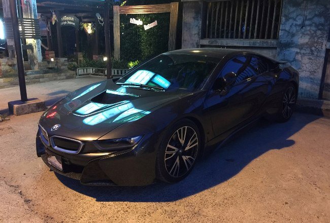 Фотография BMW i8 сделанная на острове Самуи.

