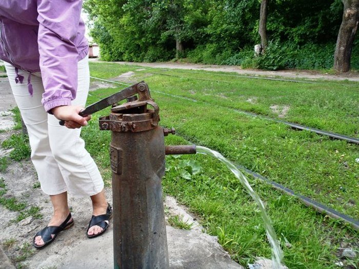 Делаем водяной насос 💧 своими руками, который качает воду 🚰 без электричества⚡! 👍