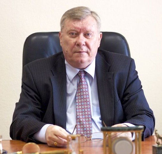 Тихонов Александр Николаевич, научный руководитель, директор МИЭМ НИУ ВШЭ – доктор технических наук, профессор, академик РАО, лауреат премий Правительства Российской Федерации (1996 г., 1997 г., 2000 г., 2007 г.)