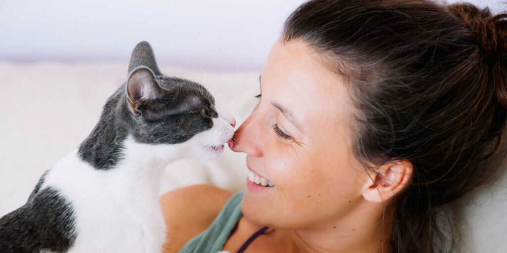 Питомец просто хочет показать, что вы ему не безразличны