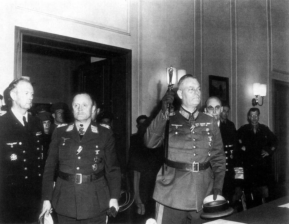 Фельдмаршал Кейтель кладет свой жезл на стол" Автор: Тимофей Мельник