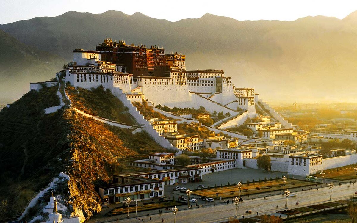 Дворец Потала Китай. Лхаса Тибет. Дворец Потала в Лхасе. Potala Palace Тибет.