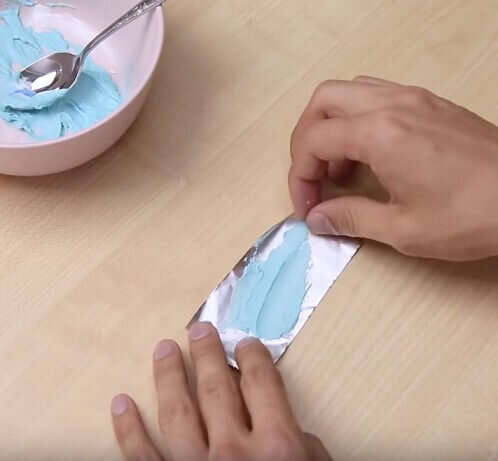 Нанесение смеси на фольгу