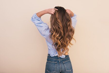 Почему волосы быстро жирнятся: 6 основных причин