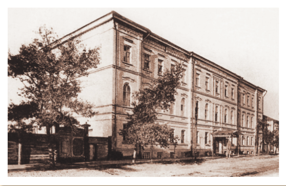 Установленная в Александровском училище (колледж им. Гагарина) динамо-машина снабжала током первые фонари на Большой Кострижной (ул. Сакко и Ванцетти)