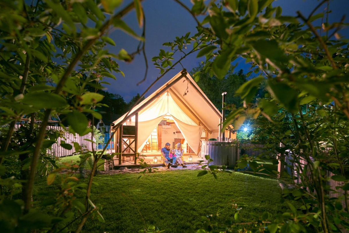 Куршская коса кемпинг глэмпинг. Куршская коса глэмпинг глэмпинг. Garden Village Bled (Словения). Ван Виладж глэмпинг.