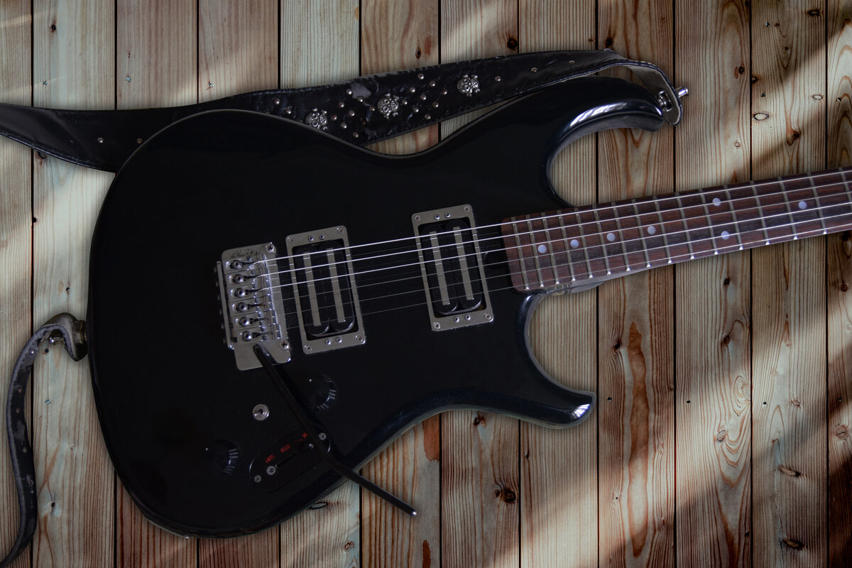 На фото изображена гитара Aria Pro 2 RS Inazuma (1985 года)