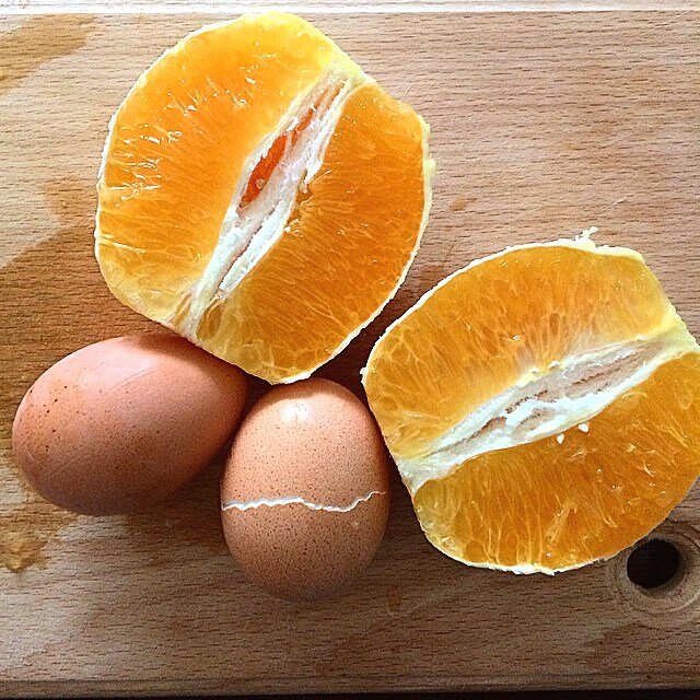 Сколько можно съедать апельсинов в день. Яйца и апельсин. Апельсиновое яйцо. Яично апельсиновая. Диета яйца с апельсинами.