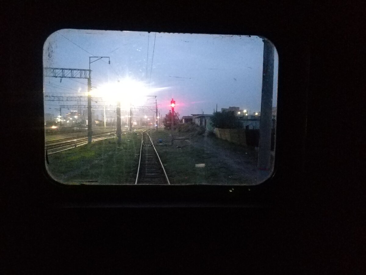 Мир через тамбурной двери окно