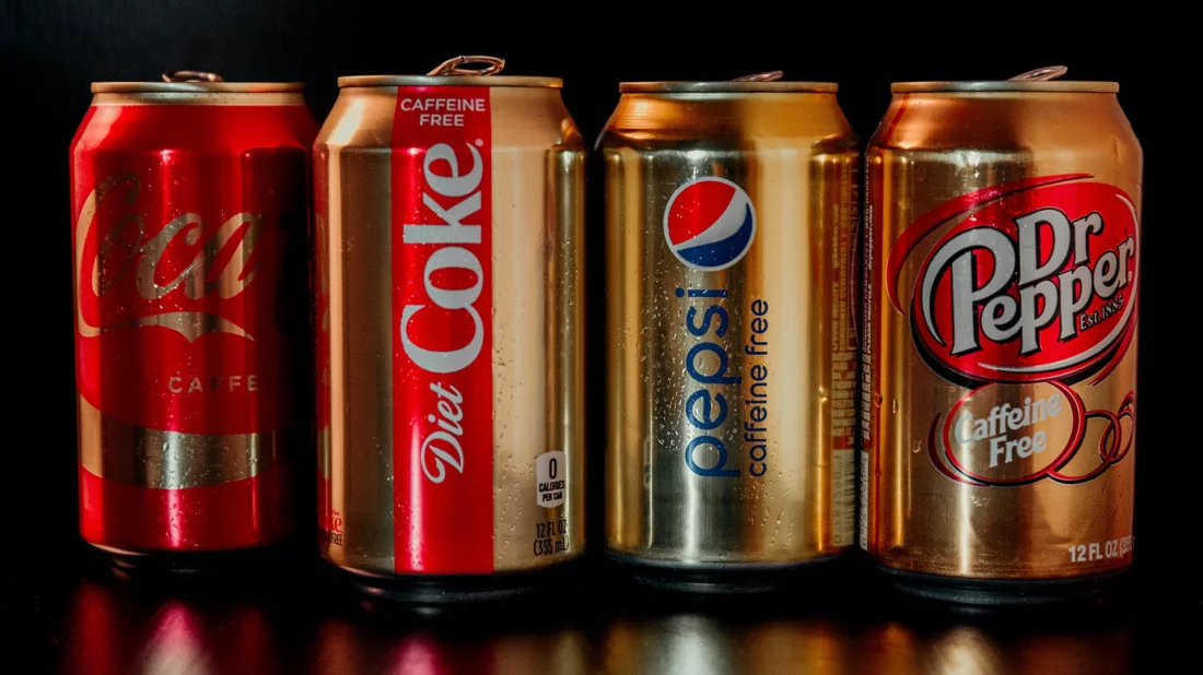 Чёрный предатель слева