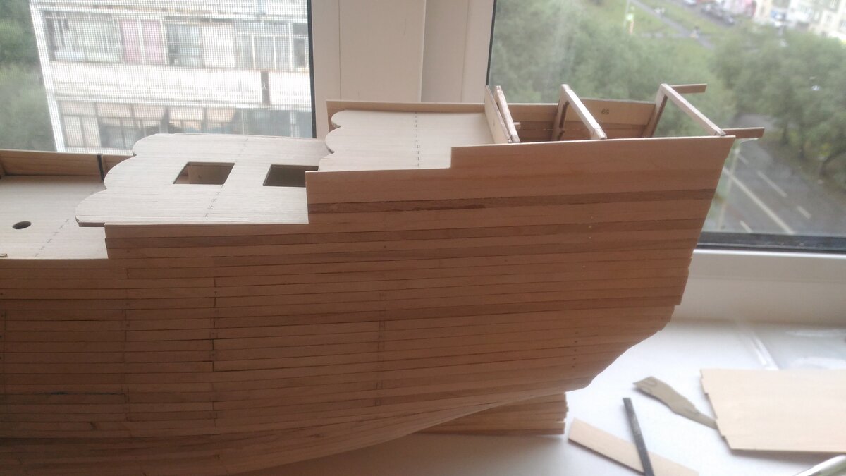 Не все в сборке проходит гладко как обещает издатель , части корабля были установлены в кривь в кось, пришлось долго подгонять. 