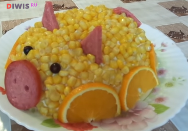 ИНГРЕДИЕНТЫ
Куриное филе 300 Грамм
Кукуруза консервированная 340 Грамм
1 банка
Киви 2 Штуки
Сыр 150 Грамм
Яйцо 4 Штуки
вареное
Морковь 1 Штука
вареная
Майонез 6-7 Ст. ложек
Соль По вкусу