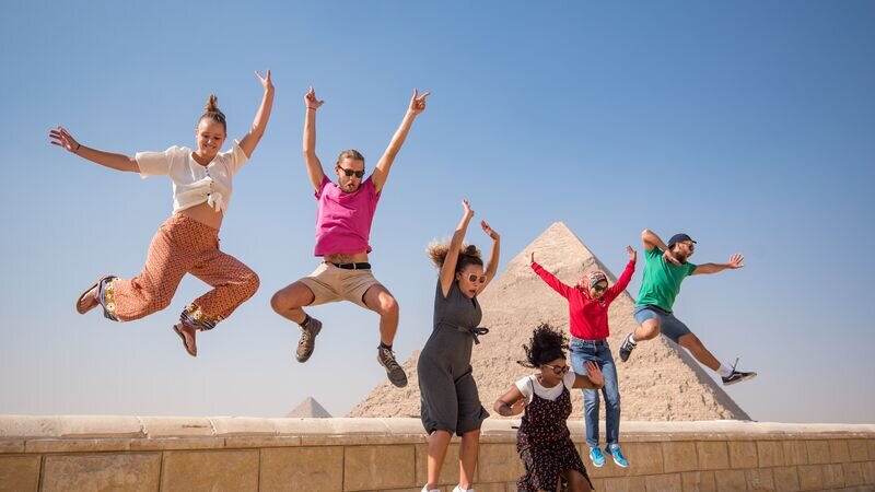 В этом году «Журнал» провел 12 месяцев.

 Наши редакторы в Мельбурне, Торонто и Лондоне опубликовали более 540 статей, в том числе истории от бесстрашных путешественников, наших замечательных лидеров и наших бродячих сотрудников по всему миру.  Этот небольшой блог о путешествиях с 1 января 2018 года посетило более 5 миллионов человек и вдохновил 4,9 миллиона приключений (хорошо, возможно, мы немного приукрасили эту последнюю цифру).

 Мы хотели поделиться некоторыми из наших любимых статей;  истории, которые заставили нас посмеяться над нашим утренним кофе, тихо плакать за нашими компьютерами и отправлять электронные письма в Payroll, чтобы проверить, сколько у нас ежегодного отпуска (и достижимо ли это последнее приключение в Индию / Иорданию / Гавайи!  ).  Как вы понимаете, это был сложный список, чтобы сузить