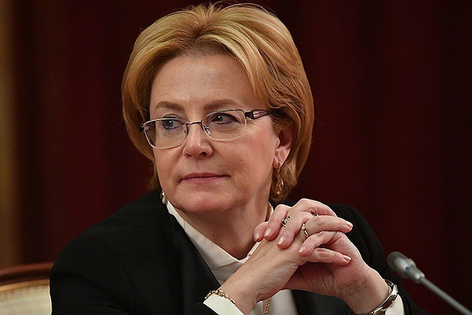 Это министр здравоохранения, госпожа Скворцова. Журналист Караулов сделал намёки вчера на ее скорое увольнение