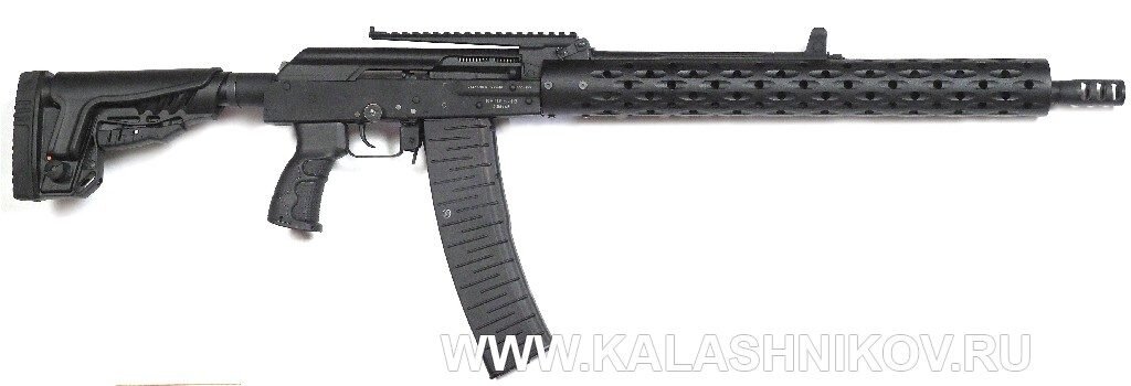Полуавтоматический карабин «Вепрь» ВПО-155-20 калибра .223 Rem. (5,56×45) с «пулемётным» магазином вместимостью 45 патронов (установлен ограничитель до 10 патронов). Масса 4,6 кг