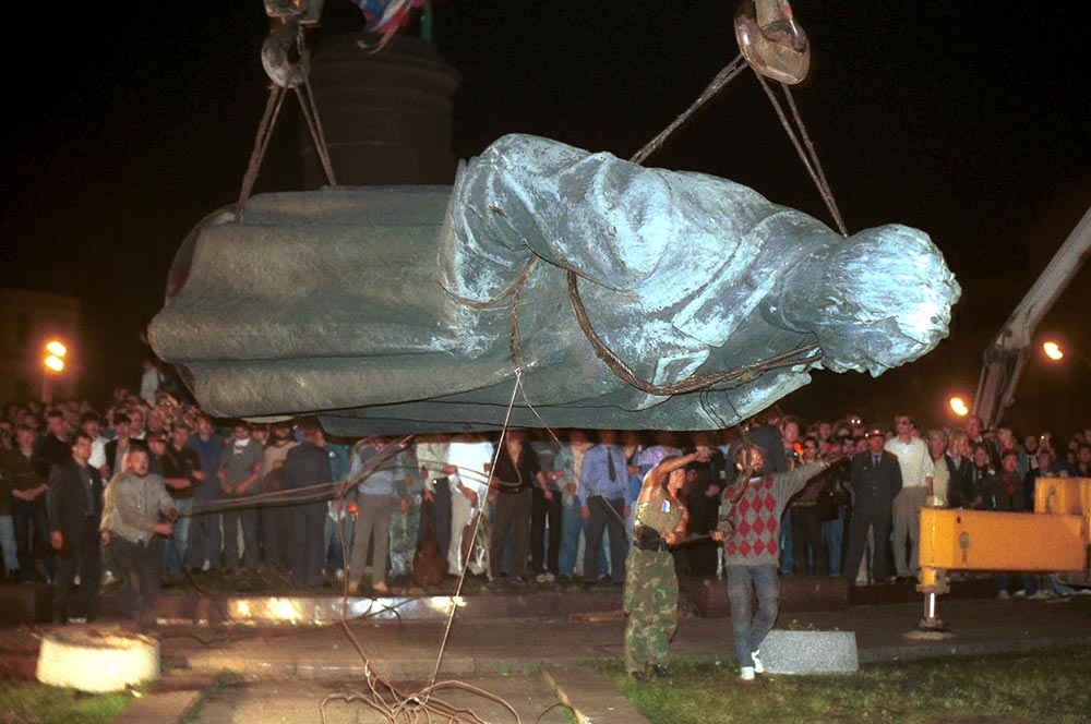 Снос памятника Дзержинскому в 1991 году,на Лубянке,Москва