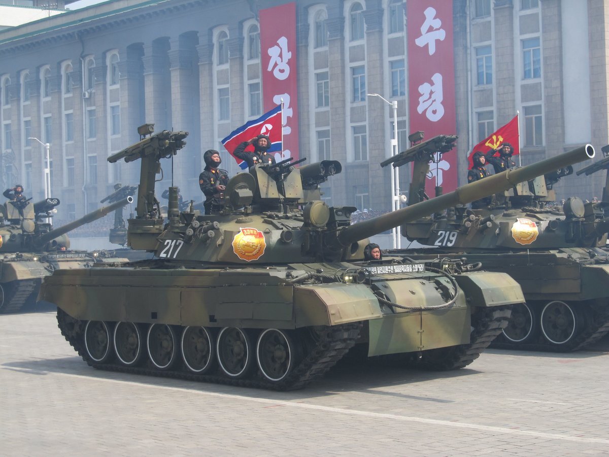 Новый танк северной кореи. Чхонмахо-216. Танк Сонгун 915 КНДР. Танк Чонма-216. Северокорейский танк Чхонмахо.