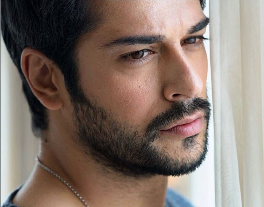 Турецкий актер Бурак Озчивит, источник https://www.instagram.com/p/Birxv3kgzLN/