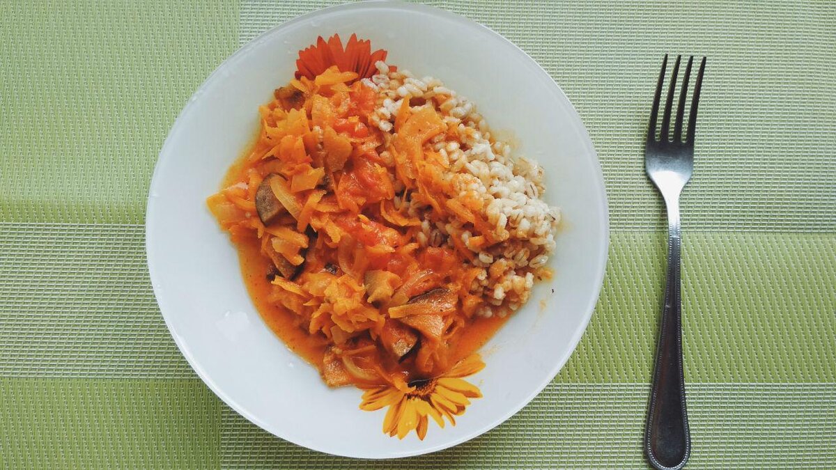 Овощное рагу с перловкой