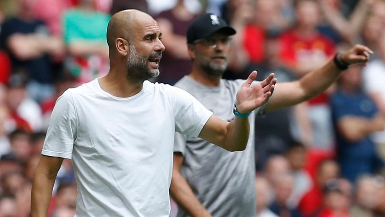 Пеп Гвардиола и Юрген Клопп встретились в прошлогодней титульной гонке в АПЛ