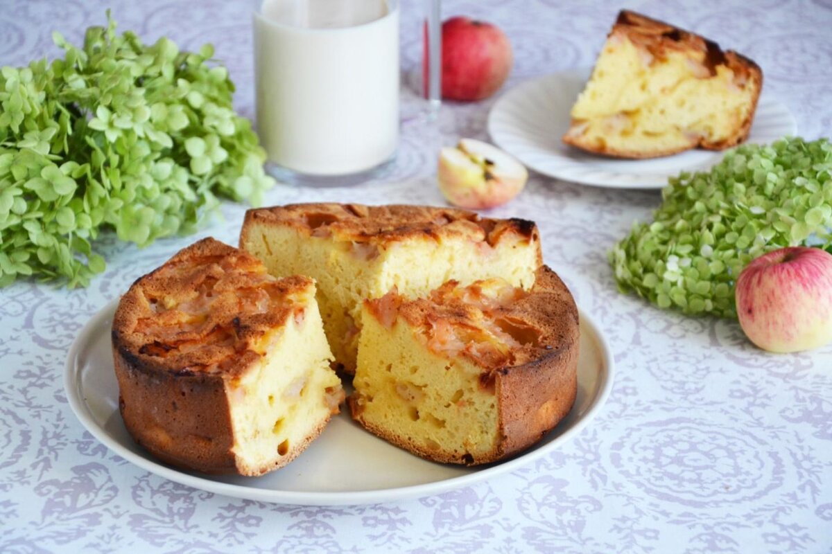 Пирог на ряженке с яблоками