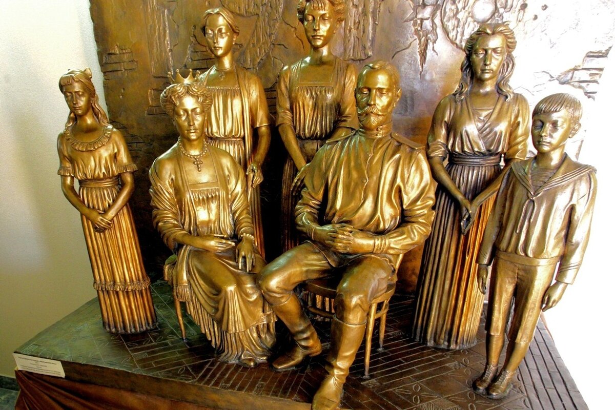 Бюст царской семьи