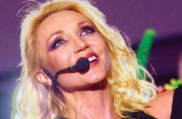 Орбакайте Пугачева Галкин концерт пение сцена тв шоу телевизор 