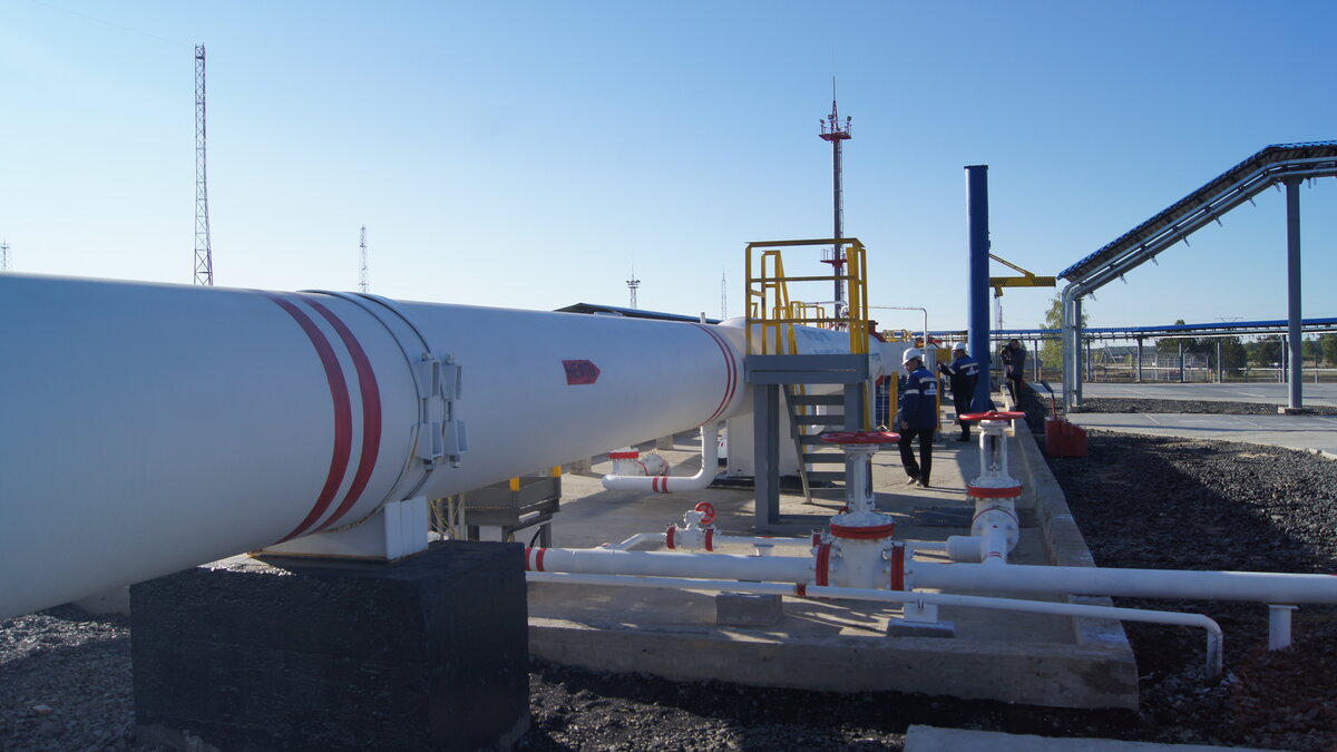 Магистральный нефтепровод. Источник фото - http://granat-arm.ru