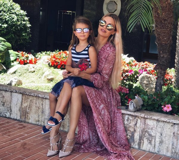 Виктория с дочкой