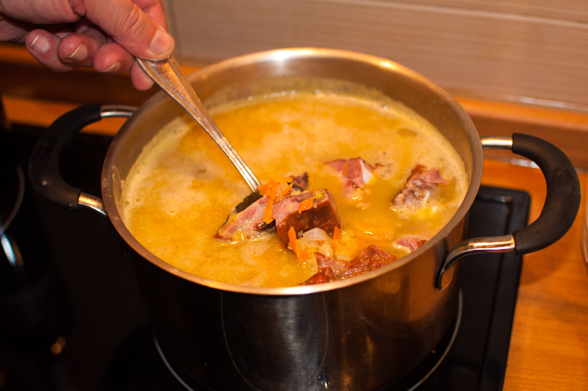Гороховый суп с копчеными ребрышками - любимое блюдо нашей семьи!