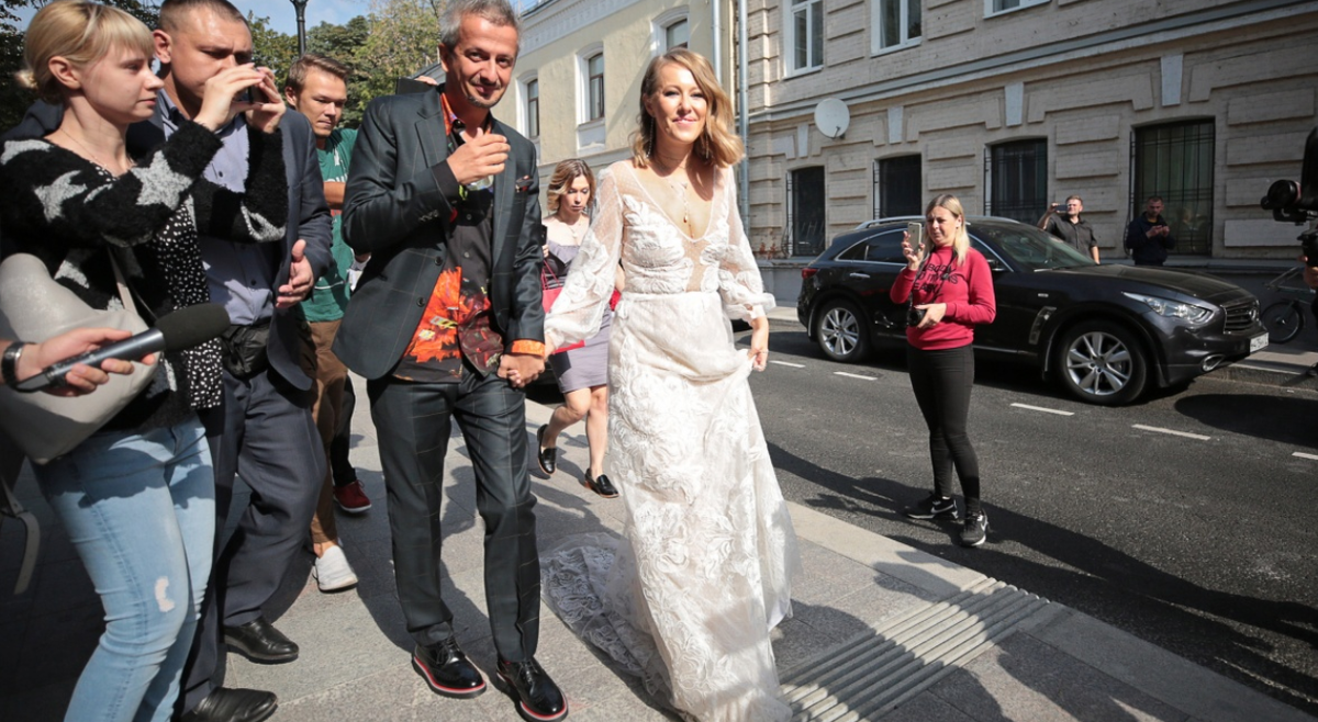 Ксения Собчак и  Константин Богомолов в день бракосочетания